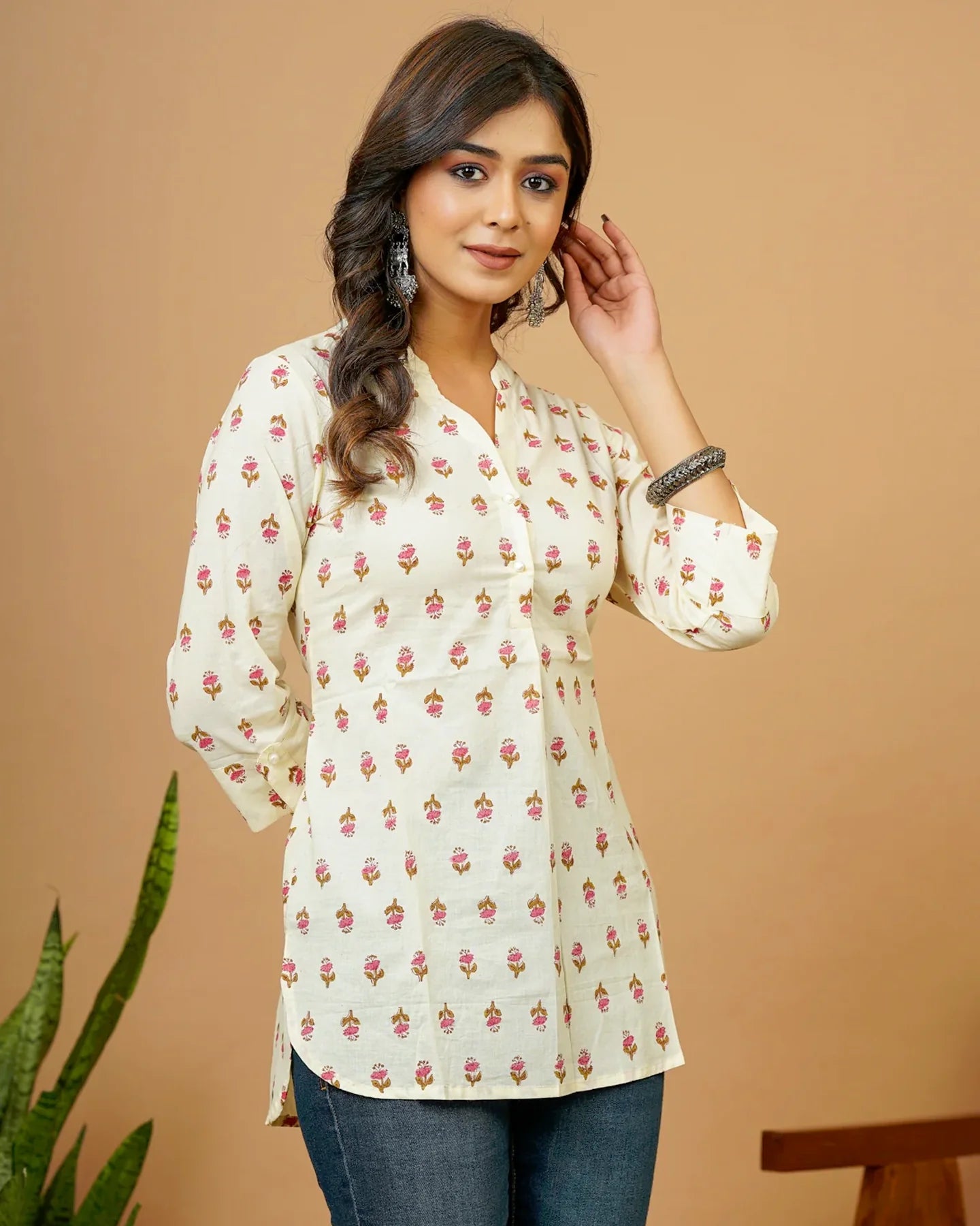 Off White Buta Short Kurta